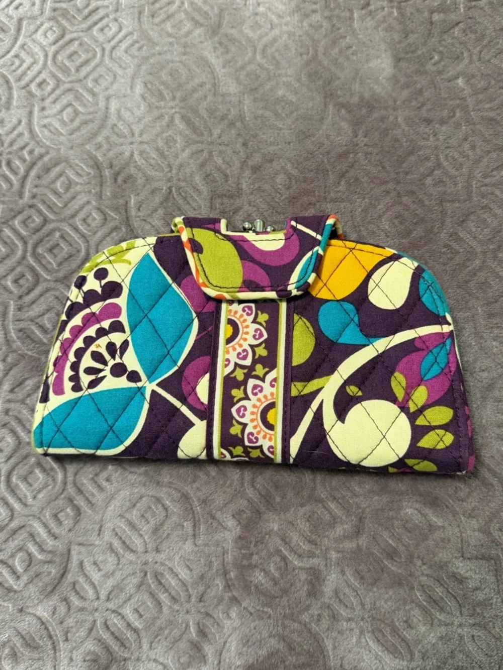 Vera Bradley Kiss ‘N Snap Plum Crazy Wallet - Picture 1 of 7